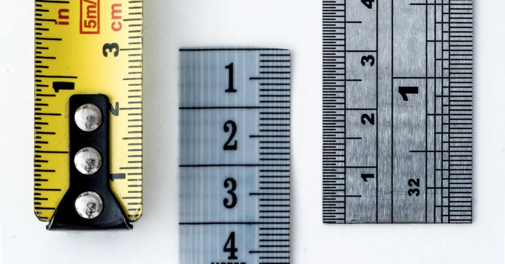 4 inches in cm, inch and centimeter rulers side by side